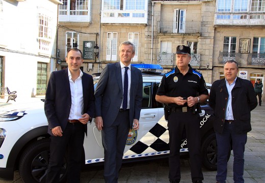 A Xunta entrega un novo vehículo de Policía Local ao concello de Padrón